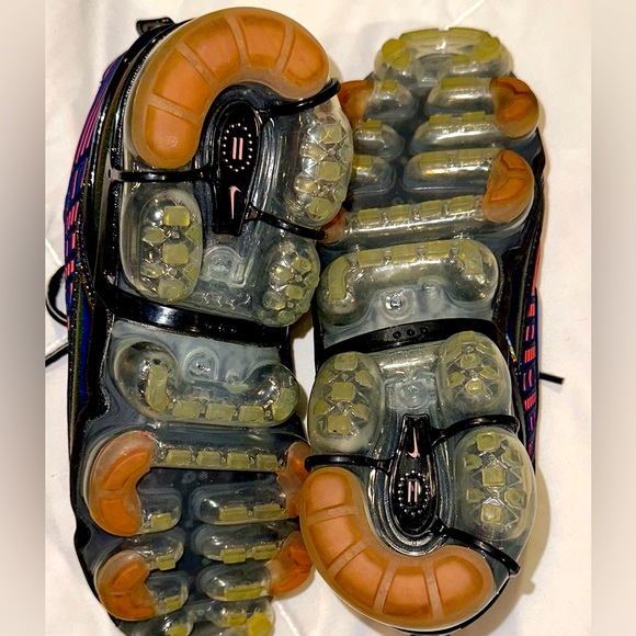 NikeVaporMax360. W size 6.5. Multi color, iridescent great condition shoes. π©· - Picture 9 of 16